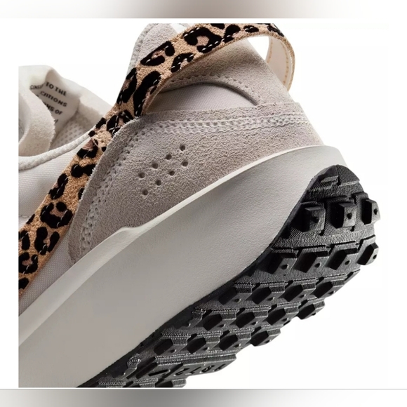 NIKE WAFFLE DEBUT CASUAL SNEAKER New No Box Woman's Size 10 - Picture 7 of 10